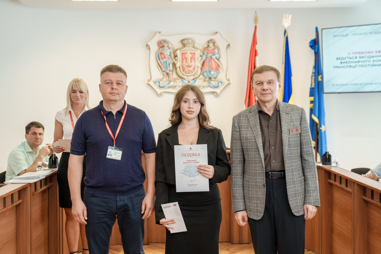 Напередодні Дня молоді Вінницький міський голова Сергій Моргунов відзначив активних вінничан: учнів, студентів, громадських діячів, ветеранів та волонтерів